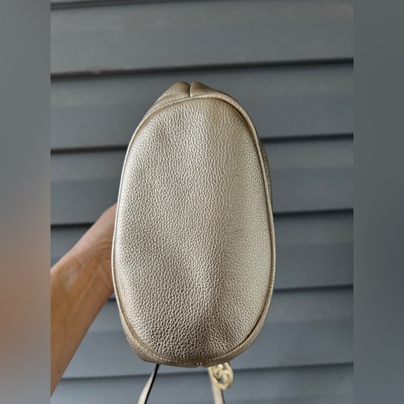 Michael Kors Frankie small gold crossbody bag with adjustable strap. - Picture 5 of 9